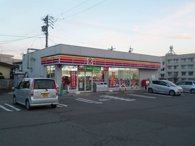 コンビニ　ファミリーマート（コンビニ）まで50m
