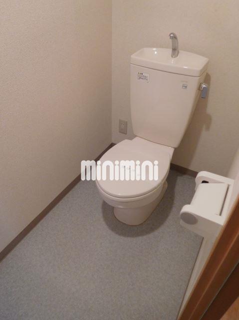 トイレ　広く、清潔感のあるトイレです。