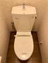 トイレ　落ち着いた色調のトイレです