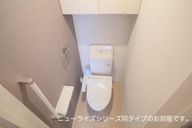 ＪＲ横浜線 橋本駅 バス乗車時間：24分 最寄りバス停で下車 徒歩5分 2階建 新築のトイレ写真