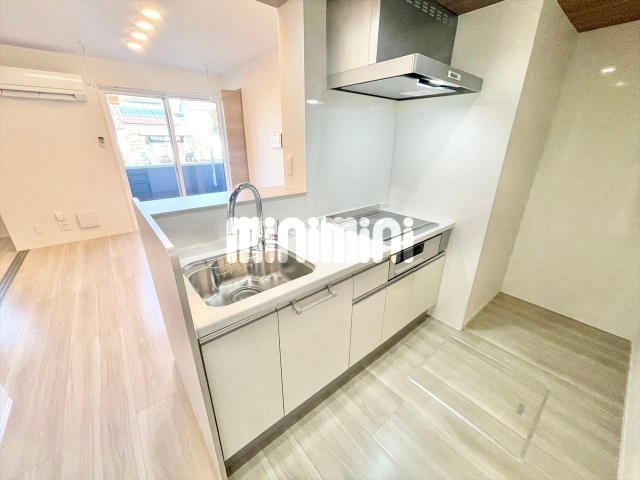 キッチン　同一建物内１０１号室内装写真転載