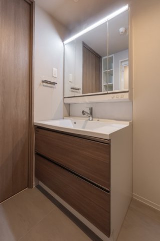 洗面設備　※写真は同タイプ住戸です。