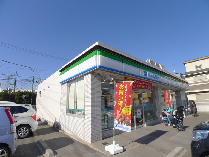 コンビニ　ファミリーマート（コンビニ）まで370m