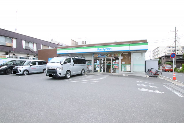 コンビニ　ファミリーマート　市川宝二丁目店（コンビニ）まで350m