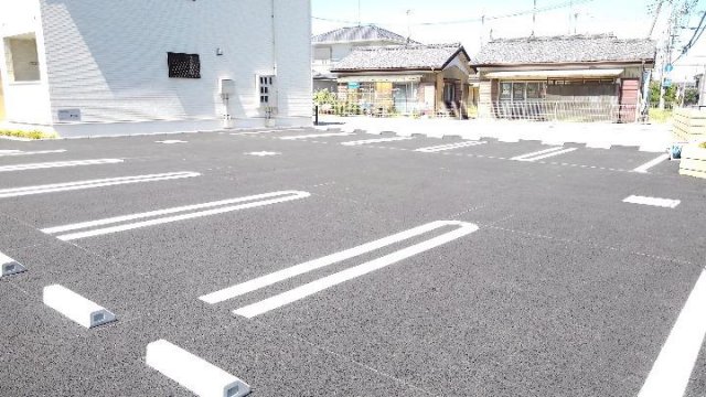 駐車場　駐車場があるので、車を買う予定の方も安心です