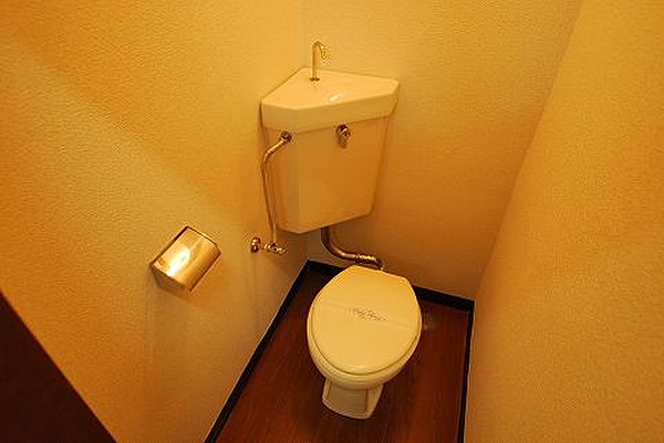 ＪＲ鹿児島本線 九産大前駅 徒歩3分 4階建 築41年のトイレ写真