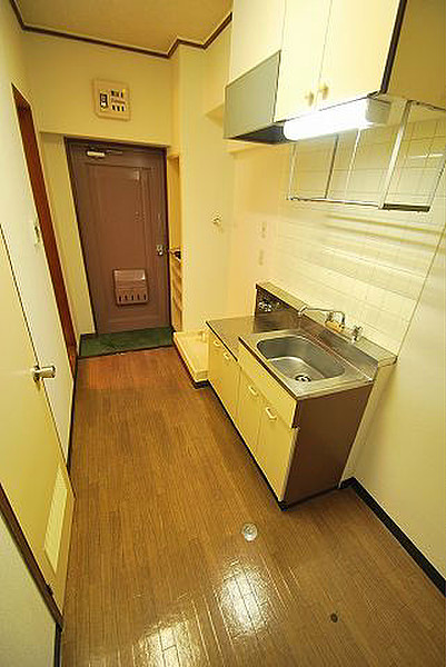 ＪＲ鹿児島本線 九産大前駅 徒歩3分 4階建 築41年の内装写真