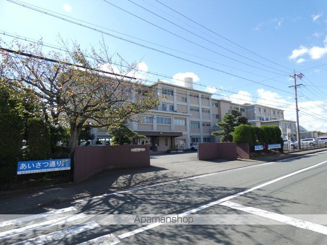 中学校　中郡中学校（中学校）まで963m