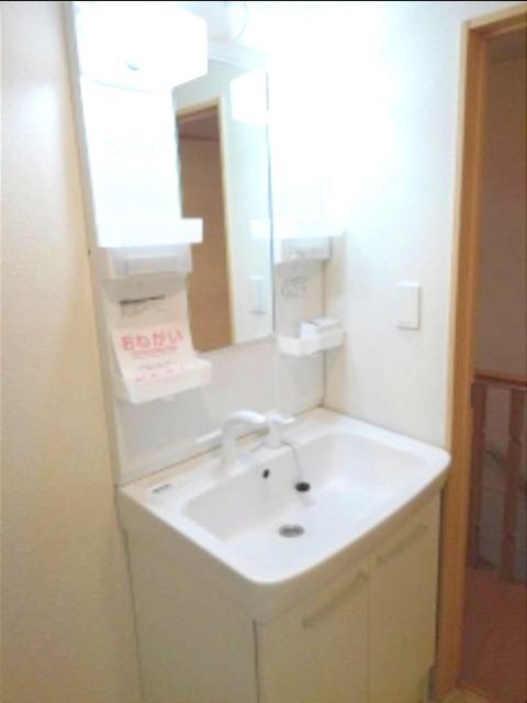 ＪＲ八高線 箱根ケ崎駅 徒歩26分 2階建 築13年のトイレ写真
