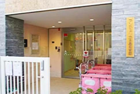 幼稚園・保育園　さくらさくみらい月の岬（幼稚園・保育園）まで274m