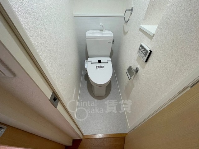 地下鉄御堂筋線 江坂駅 徒歩7分 15階建 築12年のトイレ写真