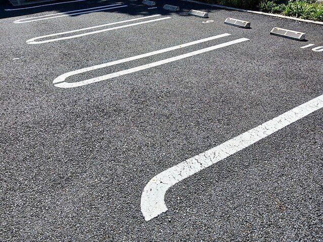 駐車場　駐車場に車を止められます