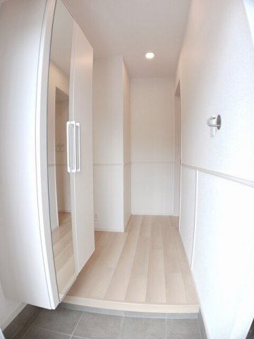 玄関　収納もある玄関です