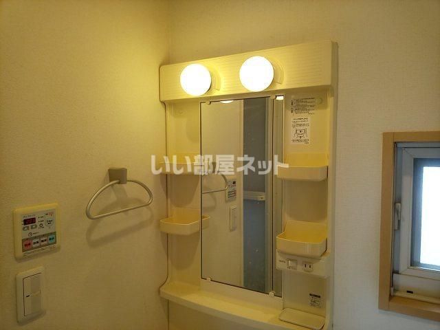 シャーメゾンMUKUROJIコートの内装写真