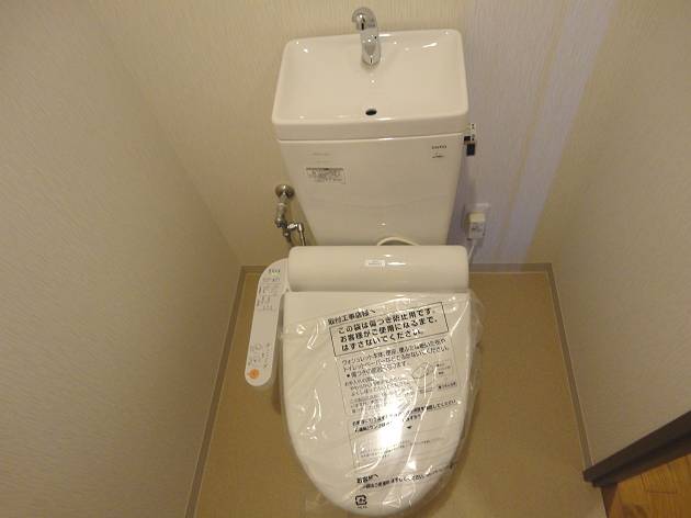 トイレ　ウォシュレット付