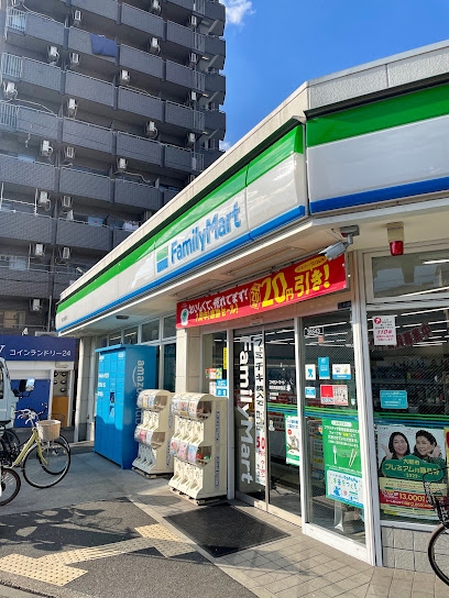 コンビニ　ファミリーマート 関目高殿駅西店（コンビニ）まで303m
