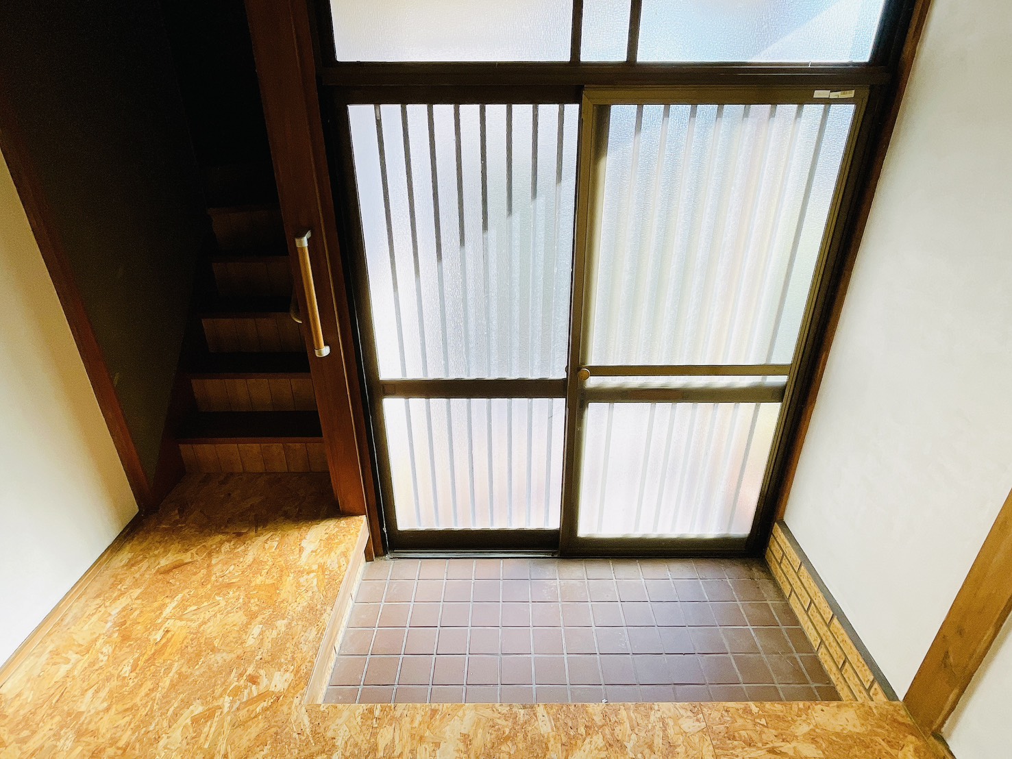 南海高野線 御幸辻駅 徒歩8分 2階建 築39年の玄関写真