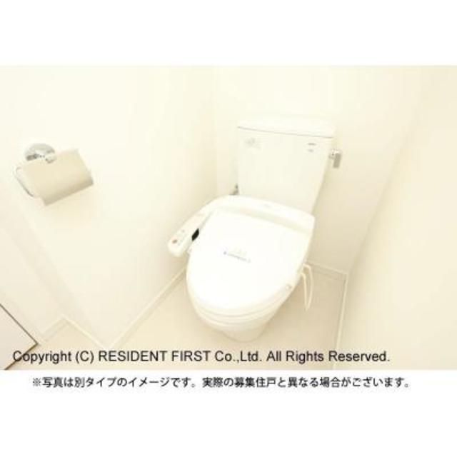 トイレ　※写真は同タイプ住戸です。