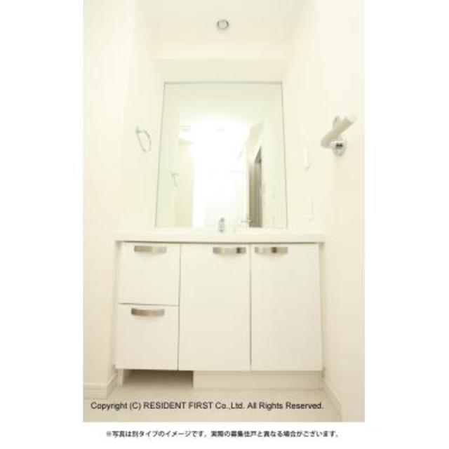 洗面設備　※写真は同タイプ住戸です。