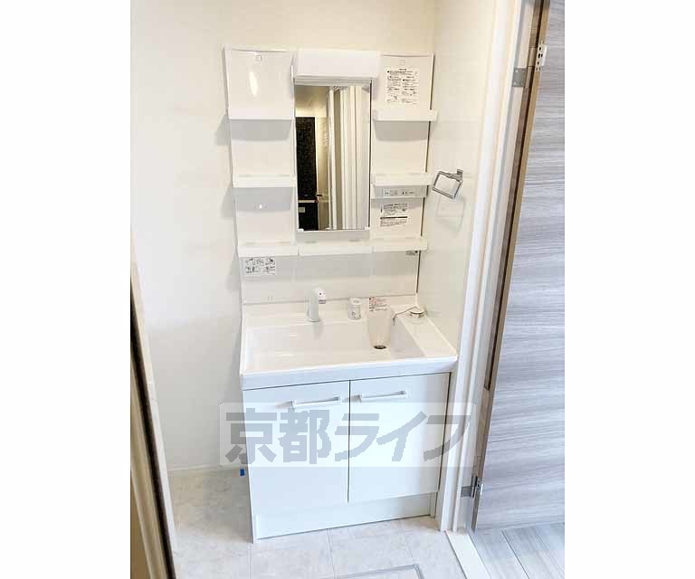 洗面設備　使い勝手のいい洗面台です・