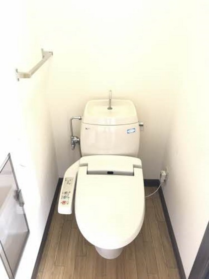 トイレ　※改装前の写真です