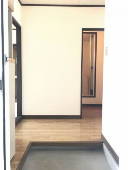 玄関　※改装前の写真です