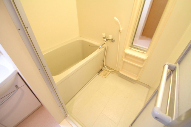 バス・シャワールーム　※別部屋の写真を流用しています。