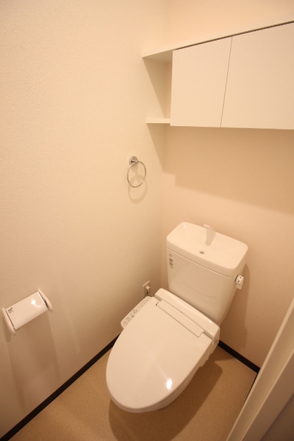 ＪＲ東海道本線 西宮駅 徒歩15分 5階建 築11年のトイレ写真