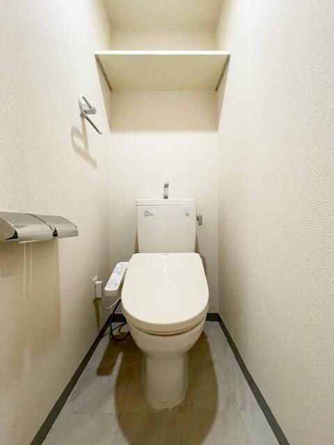 都営三田線 三田駅 徒歩7分 8階建 築22年のトイレ写真