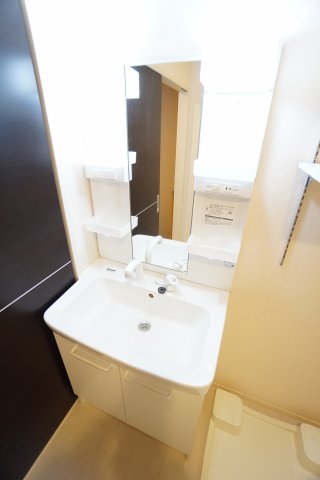 洗面設備　※同物件・反転タイプの写真です。