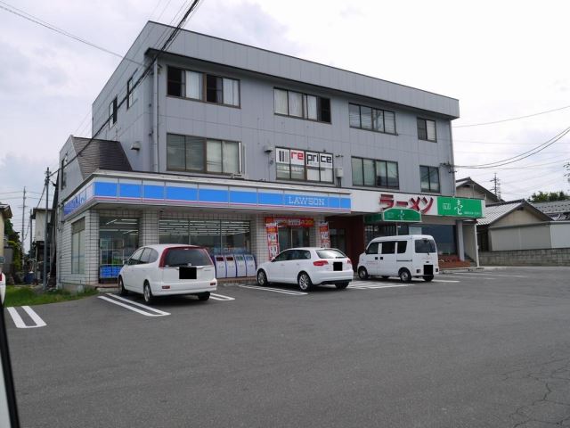 コンビニ　ローソン（コンビニ）まで720m