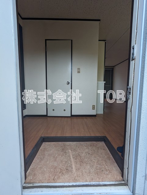 玄関　※クリーニング中の撮影※