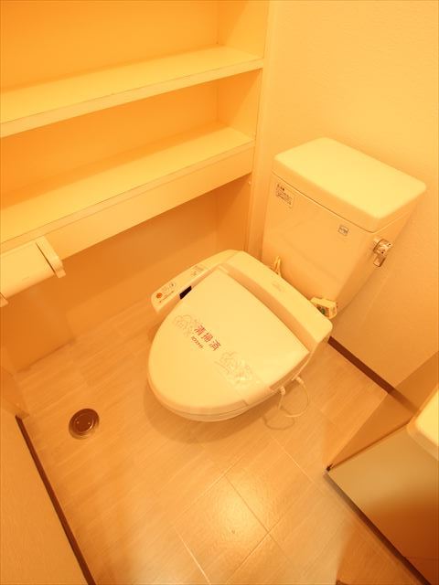 トイレ　トイレは温水洗浄便座です☆
