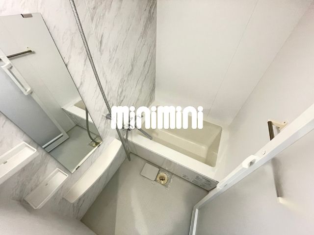 バス・シャワールーム　追い焚き機能付きが嬉しいですね