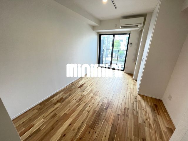 居室・リビング　８．２帖の広々としたお部屋です