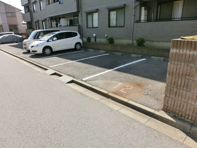 駐車場　敷地内駐車場あります。