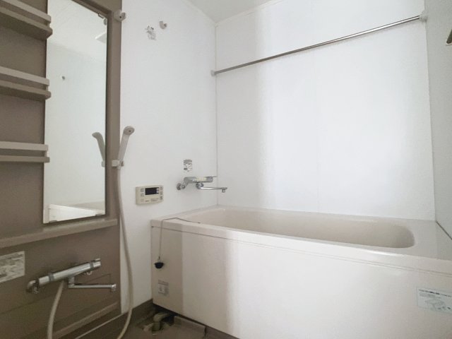 バス・シャワールーム　掲載写真は同型モデルを掲載しており実際のお部屋と仕様等が異な