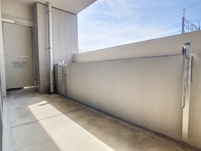 バルコニー　掲載写真は同型モデルを掲載しており実際のお部屋と仕様等が異な