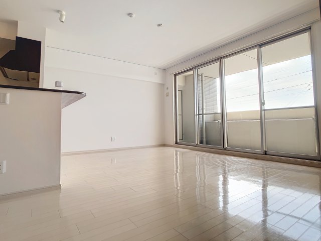 居室・リビング　掲載写真は同型モデルを掲載しており実際のお部屋と仕様等が異な