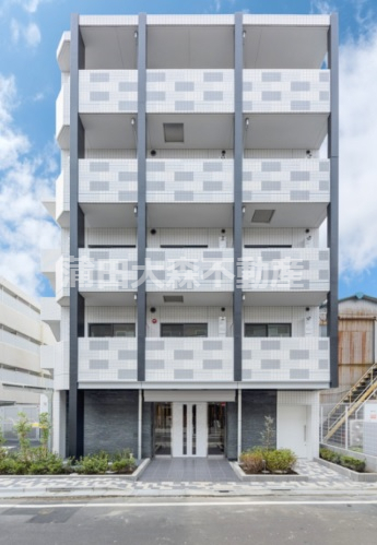 建物外観　2019年8月築　RC鉄筋コンクリート造地上5階建て総戸数3