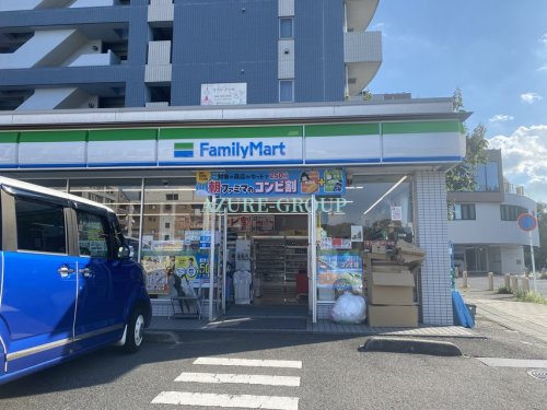 コンビニ　ファミリーマート都筑北山田店（コンビニ）まで718m
