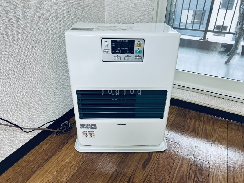 その他設備　冬はあったか灯油ストーブです。