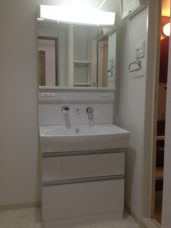 洗面設備　※同建物の別のお部屋の写真です。