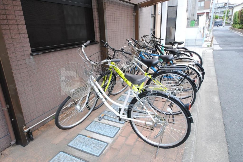 ロビー　駐車場