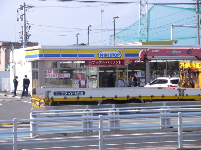 コンビニ　ミニストップ津栗真町屋店（コンビニ）まで354m