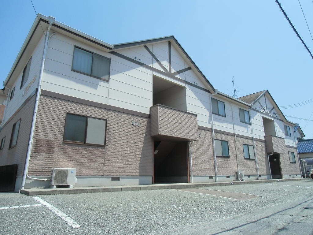 加古川市平岡町高畑のアパートの建物外観