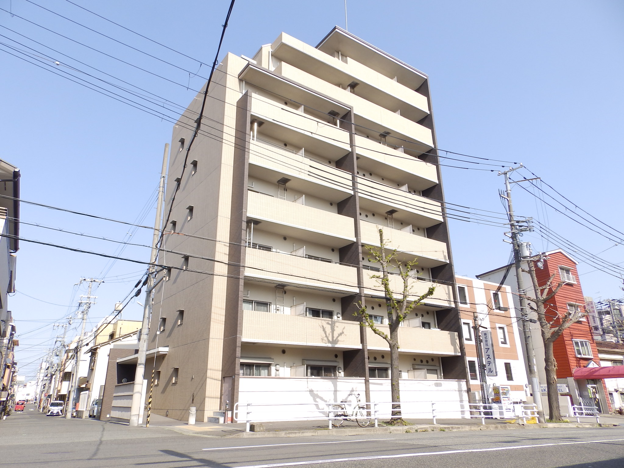 建物外観　まだまだ築浅です