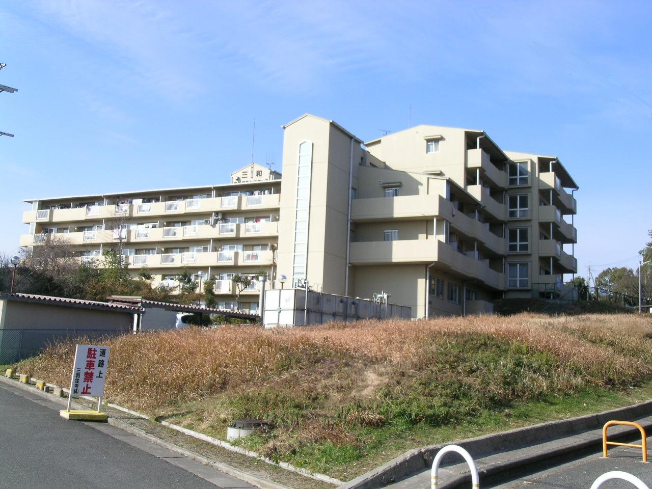 奈良市秋篠町のマンションの建物外観