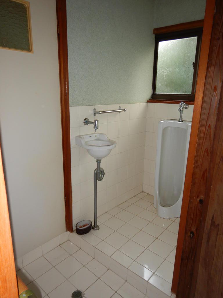 ＪＲ鹿児島本線 富合駅 徒歩66分 1階建 築81年のトイレ写真