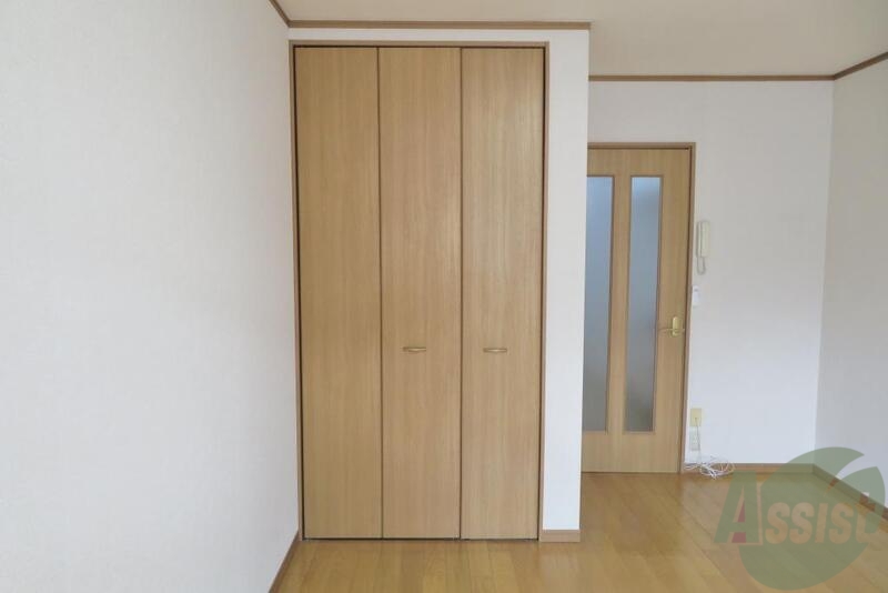 収納　収納は縦長で結構しまってあげれそうです。